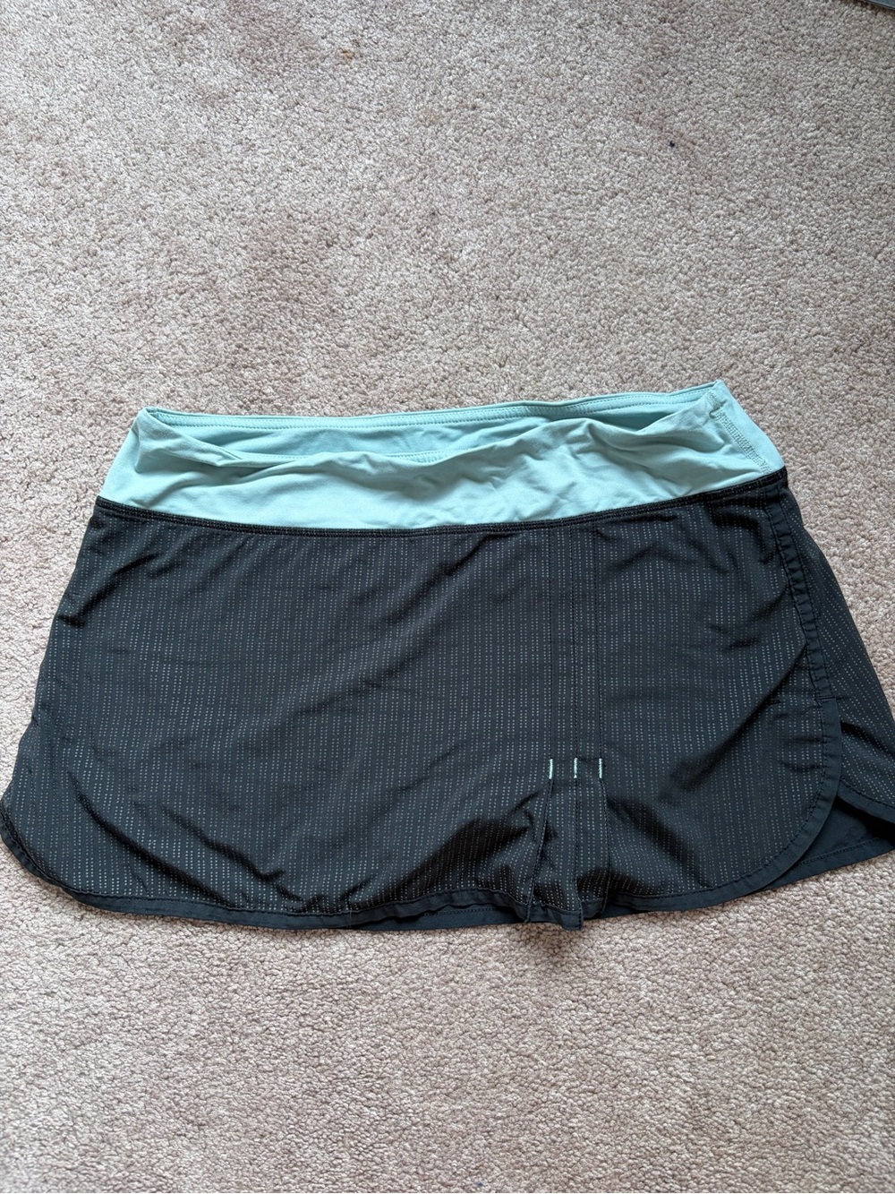 🍁 LULULEMON - Size 8 Fitting Skort
